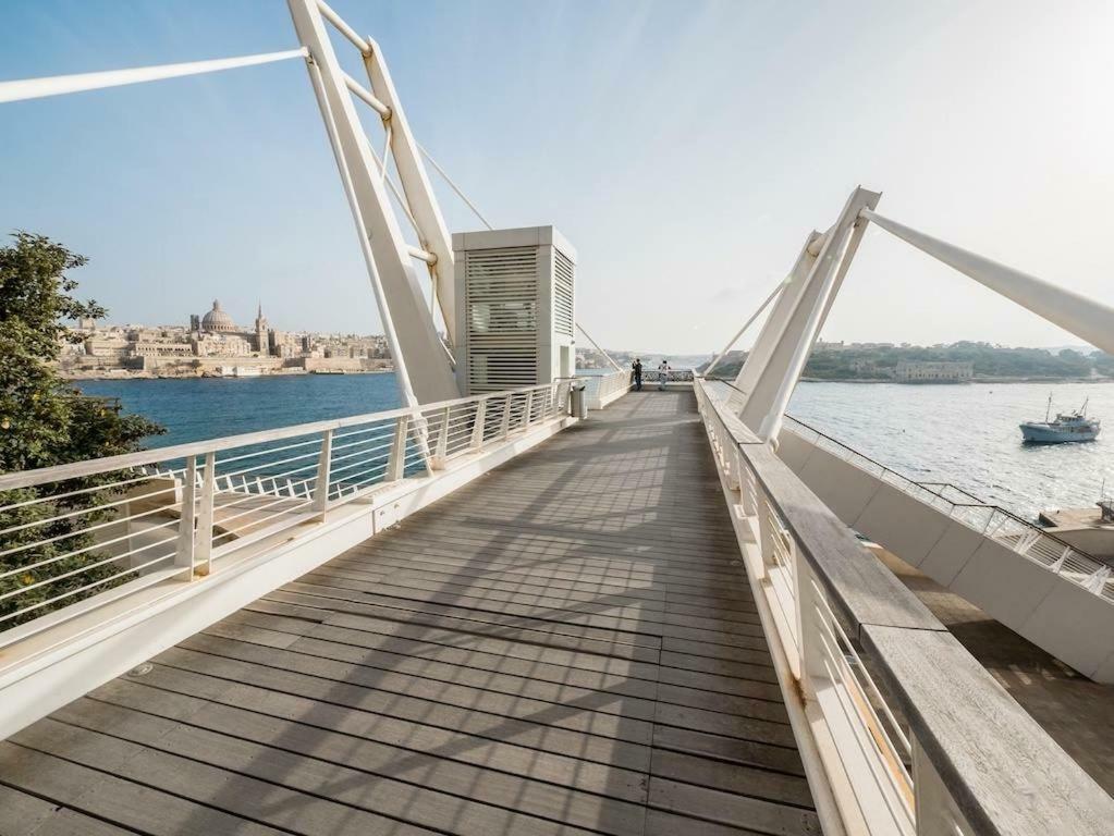 Gorgeous Apartment With Terrace In Fort Cambridge, Pool Σλιέμα Εξωτερικό φωτογραφία